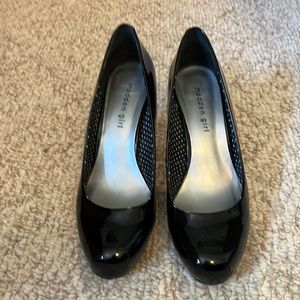 Madden Girl Gettaw black patent pumps